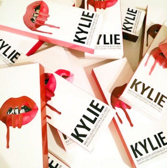 Kylie Lip Kit ...Gimmie some of that "Brown Sugar" - Picture 4 of 5